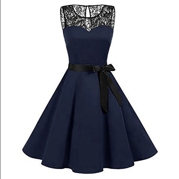 Dresses & Skirts - Graceful Mini Dress.